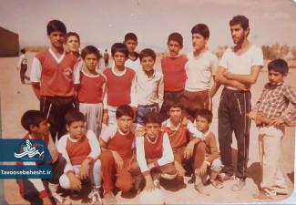 عکس تیم فوتبال نوجوانان مهتاب آران و بیدگل در ده 60